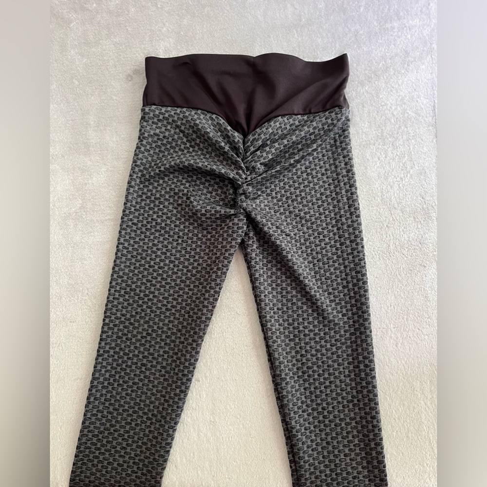 NWOT Viki Body Full Length Booty Lifting Leggings- Small